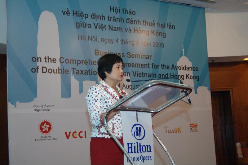 The Commissioner of Inland Revenue, Mrs Alice Lau, at a seminar held in Hanoi, Vietnam, today (August 4, Hanoi time) told Vietnamese businessmen and Hong Kong investors about the benefits they would enjoy under the Agreement for the Avoidance of Double Taxation and the Prevention of Fiscal Evasion with Respect to Taxes on Income between Hong Kong and Vietnam.