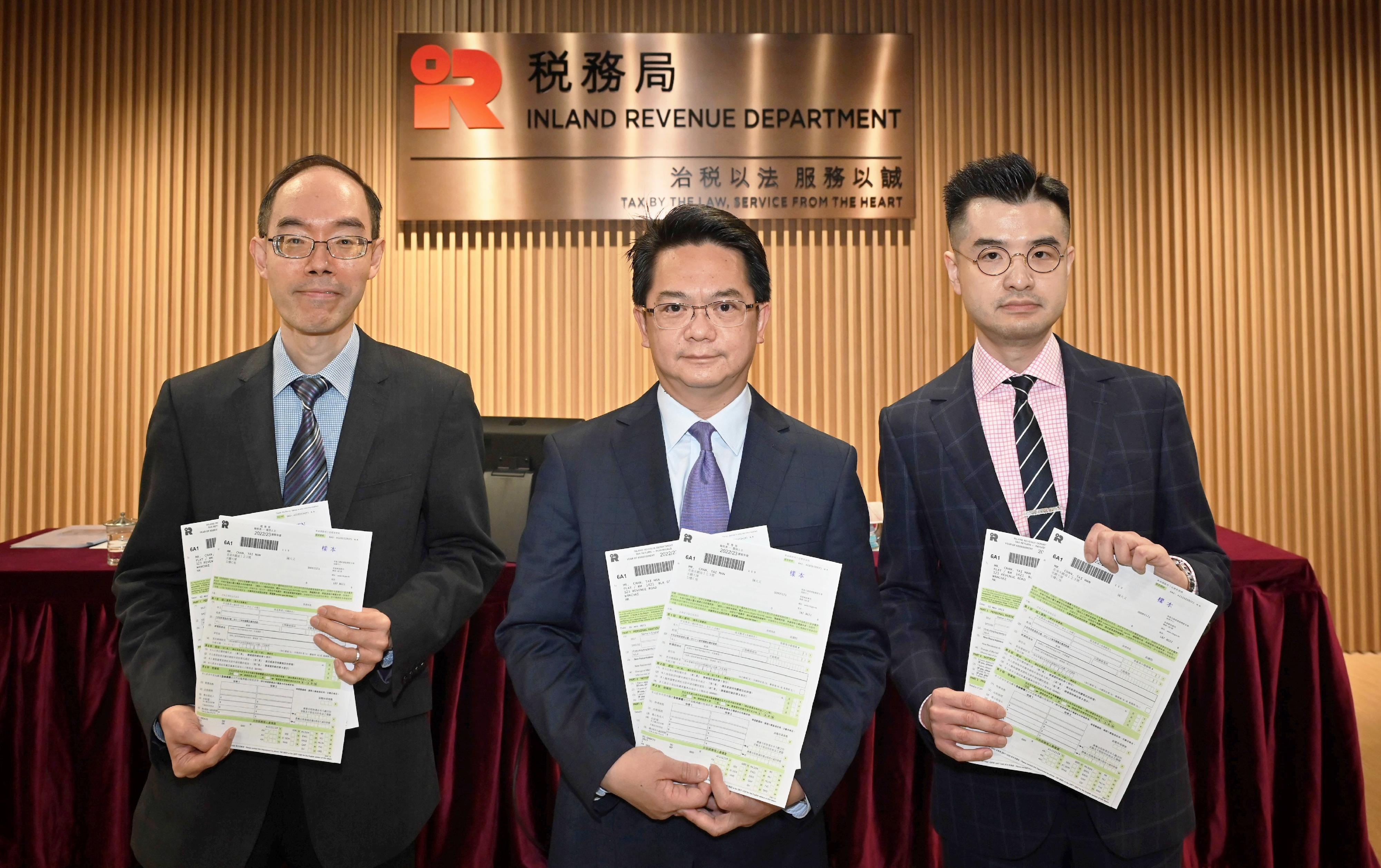 The Commissioner of Inland Revenue, Mr Tam Tai-pang (centre), today (May 2) hosted a press conference on the completion of tax returns for individuals for the year of assessment 2022/23 and the tax collection of 2022-23, and also introduced the new functions and services of eTAX. Also in attendance are the Deputy Commissioner of Inland Revenue (Operations), Mr Leung Kin-wa (left) and the Deputy Commissioner of Inland Revenue (Technical), Mr Benjamin Chan (right).