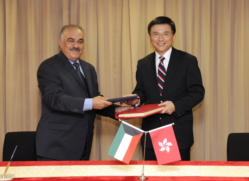 The Secretary for Financial Services and the Treasury, Professor K C Chan (right), exchanges document with the Kuwaiti Minister of Finance, Mr Mustafa Al Shamali, after signing an agreement for the avoidance of double taxation and the prevention of fiscal evasion with respect to taxes on income today (May 13).