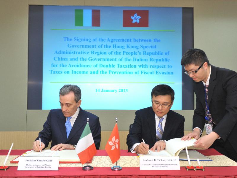  The Secretary for Financial Services and the Treasury, Professor K C Chan (right), and the Italian Minister of Economy and Finance, Professor Vittorio Grilli, today (January 14) sign in Hong Kong an agreement for the avoidance of double taxation and the prevention of fiscal evasion with respect to taxes on income. 
