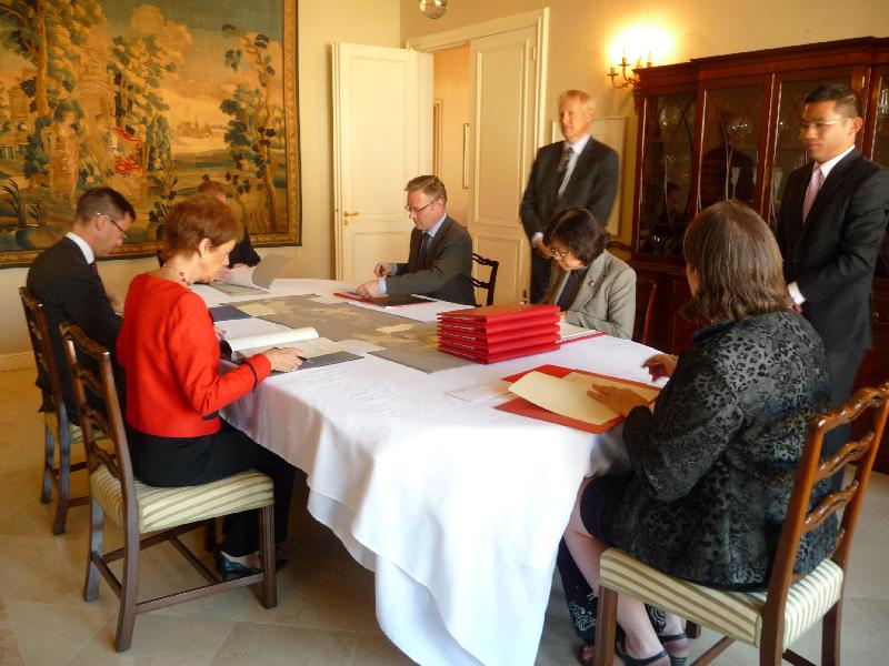 Hong Kong signed today (August 22) agreements with six Nordic jurisdictions (namely, Denmark, the Faroes, Greenland, Iceland, Norway and Sweden) respectively, for exchange of information relating to taxes. The Special Representative for Hong Kong Economic and Trade Affairs to the European Union, Ms Linda Lai, signed the agreements in Paris on behalf of the Hong Kong Special Administrative Region Government. Mr Christian Fich, Minister Plenipotentiary of the Embassy of Denmark in Paris (and on behalf of Greenland); Mr Jákup Eyðfinn Kjærbo, Director at the Ministry of Finance in the Faroes; Ms Berglind Ásgeirsdóttir, Ambassador of Iceland to France; Ms Inga M.W. Nyhamar, Chargé d'affaires a.i. of Norway to France; and Mr Martin Rahm, Minister Counsellor of the Embassy of Sweden in Paris, signed on behalf of their respective governments. 