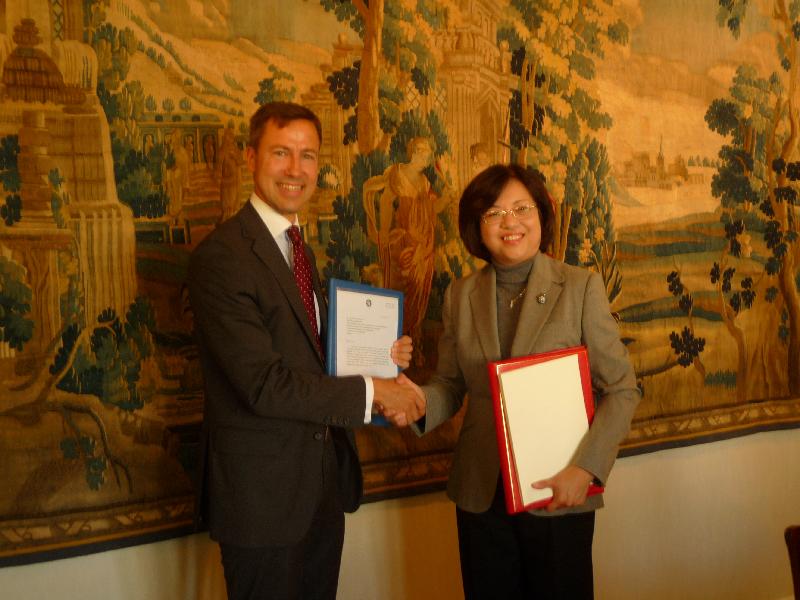 Ms Lai (right) shakes hands with Mr Martin Rahm after signing the agreement.